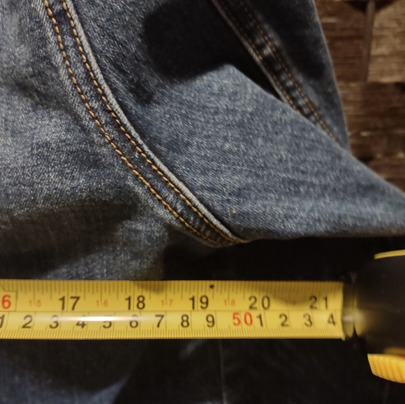 Torrid Feel The Fit Light/Medium Wash Denim Jacket Size 0 12/14 Lg - Picture 4 of 4